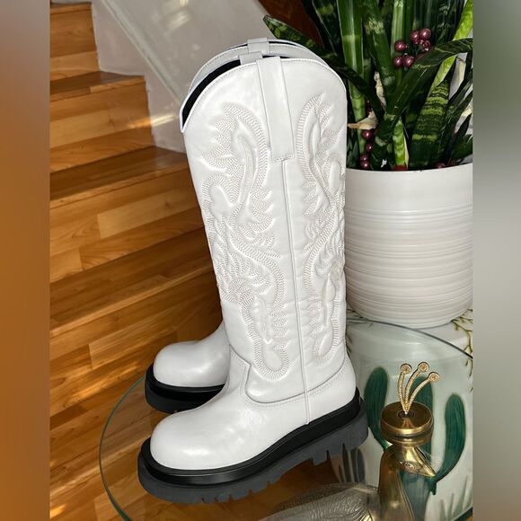 New JEFFREY CAMPBELL
Space Cowgirl Boots - Picture 4 of 6